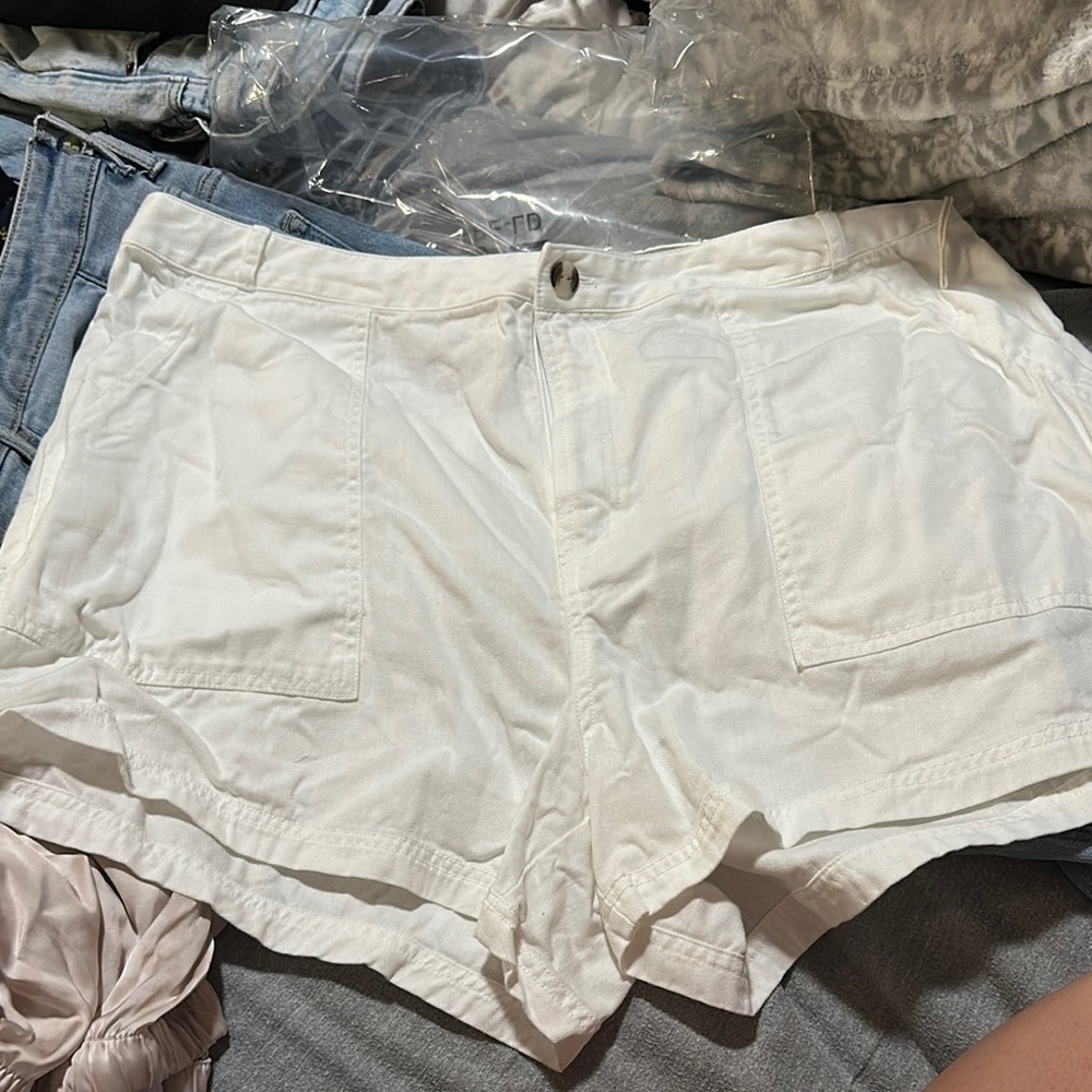 Universal Thread shorts